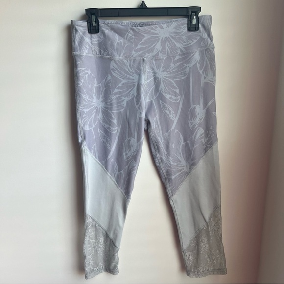 Fabletics Pants - Fabletics Light Gray Leggings - Medium